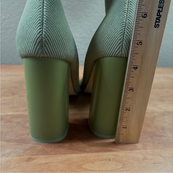 PUBLIC DESIRE Exclusive Wide Fit Loyal heel sock boot olive knit-Green sz 7 Wide - Picture 8 of 14